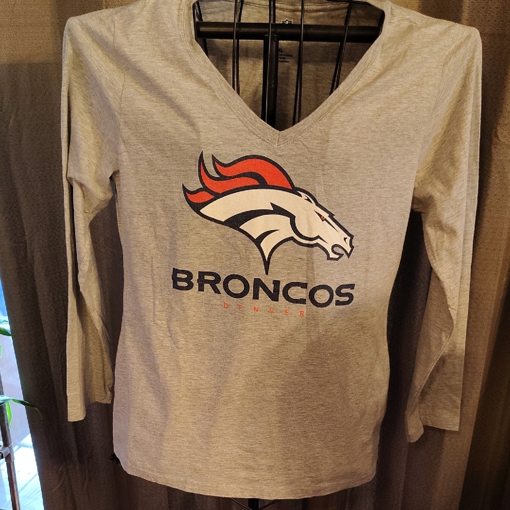 NFL Gray Long Sleeve Tee Autographed By Matt Paradis